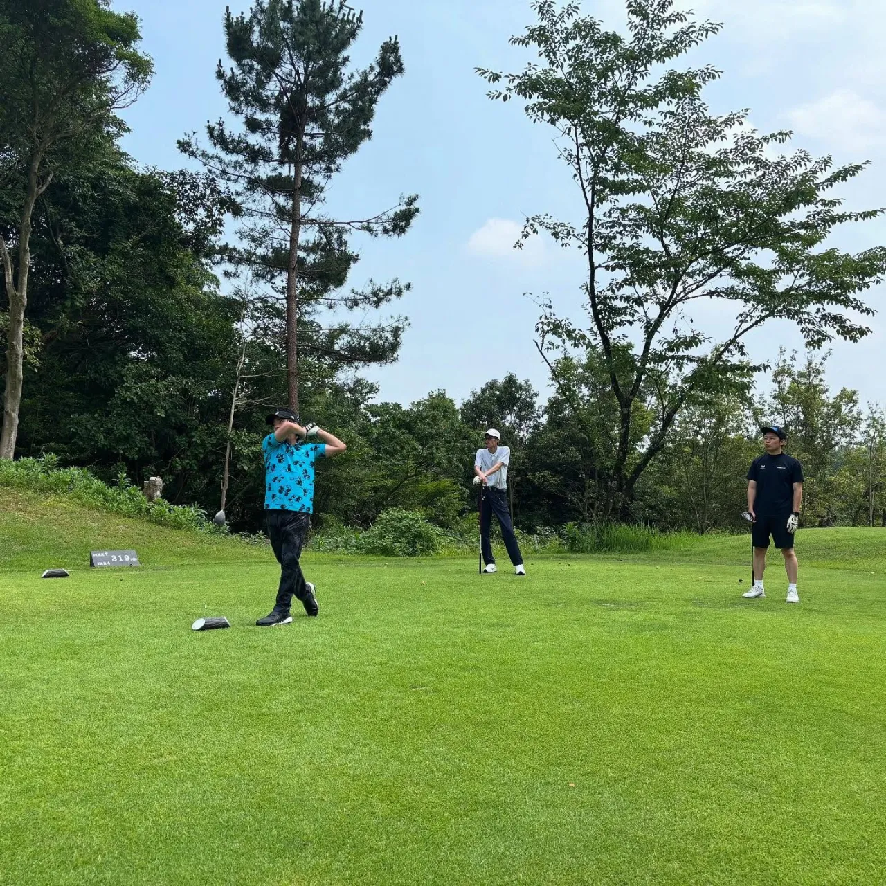 先生&お世話になっている業者さんたちとゴルフへ⛳️